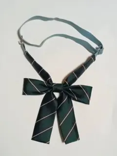 ダークグリーン ストライプ リボンネクタイ