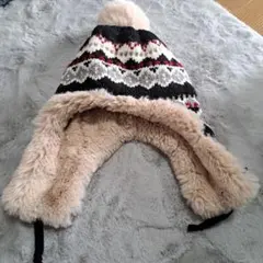 幾何学模様ニット帽 ポンポン付き