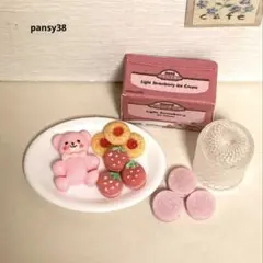 ミニチュアスイーツ　くまさんと苺スイーツ