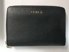 フルラFURLA 二つ折り財布 黒 レザー　ラウンドファスナー中型ウォレット