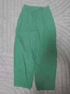 キッズ　グリーン　パンツ　長ズボン　130cm