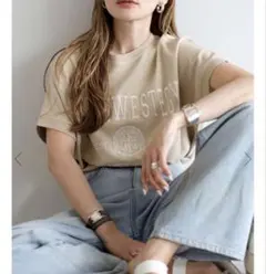 ボンジュールサガン　カレッジ刺繍ピグメントスウェットTシャツ　ベージュのサムネイル