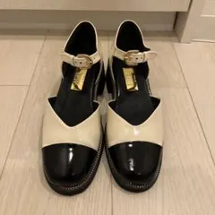 ストラップシューズ