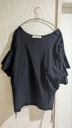 Ray BEAMS フリルスリーブ Tシャツ ブラックのサムネイル