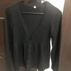 ユニクロ黒いVネック長袖カーディガン