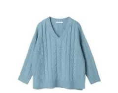 Vネックニットセーター