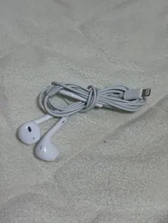 Lightning接続 ホワイト有線イヤホン