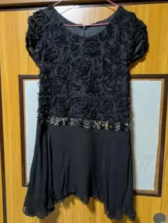 伊太利屋ブラックゴージャス黒ワンピース新品タグ付きのサムネイル