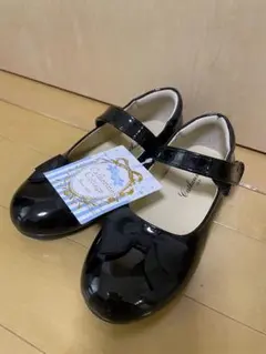 黒いリボン付きフォーマルシューズ