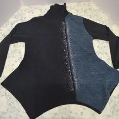 更にお値下げしました。ダークグリーンと黒のハイネックセーター