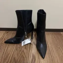 ZARA ブラック ポインテッドトゥ ブーティ
