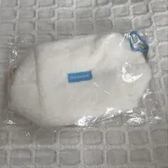 新品未開封　23yearsold ファーポーチ　ハート型カラビナ付き　白