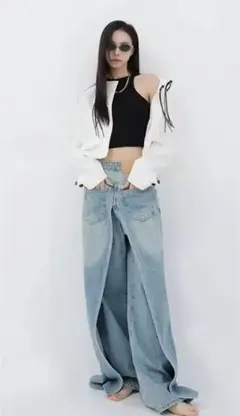 【新品】スリット入りライトブルーデニムパンツ