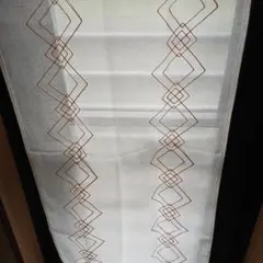 幾何学模様の透け感のあるのれん