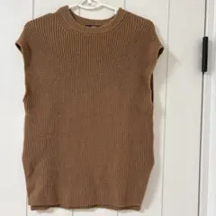 ユニクロ　ブラウンベスト