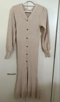 ベージュニットワンピース