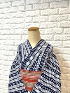 【美品】浴衣 白地 紺 扇面 古典文様 伝統柄 レトロ 麻の葉 木綿着物 裄長 美品】浴衣 白地 紺 扇面 古典文様 伝統柄 レトロ 麻の葉 木綿着物 裄