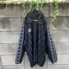 人気⭐︎プーマ  ウィンドブレーカー　背中ビッグロゴ　XL　黒✖️白