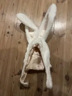 ウサギの耳付き帽子　うさぎ　被り物
