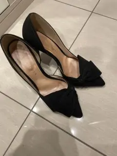 バニティビューティリボン付き黒ハイヒール