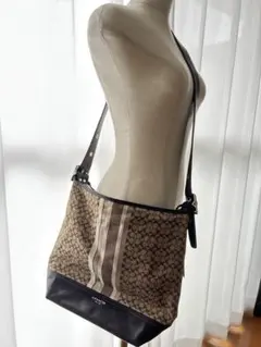 COACH ミニシグネチャーショルダーバッグ