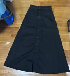 ブラックタイトスカート ボタン付き