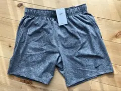 新品　Nike ドライフィット グレー ショートパンツ　ヨガ　ナイキ