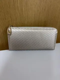 ゴールド エンボス加工 長財布