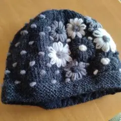 【新品】M&KYOKO ニットキャップ　花文様の飾り刺繍付 新品】M&KYOKO ニットキャップ 花文様の飾り刺繍付 - メルカリ