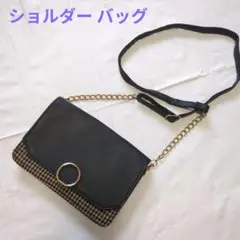 レディース　ショルダーバッグ　黒×ゴールド