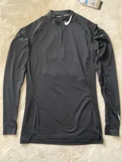 【新品】ナイキ プロ モックネック 長袖インナー　メンズM サイズ　黒