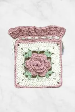 バラモチーフのかぎ針編み巾着袋　ハンドメイド　グラニースクエア　モチーフ