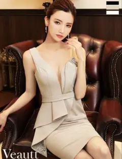 Veautt ベージュ タイトドレス