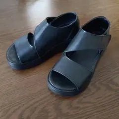 ブラック スポーツサンダル 厚底