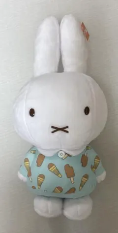 大きなミッフィのぬいぐるみのサムネイル