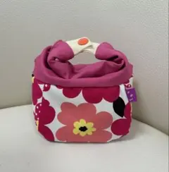 ハンドメイド おにぎりポーチ 保冷保温 大きないちご ブラック - メルカリ