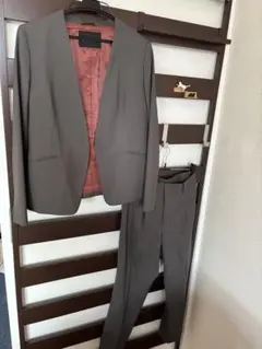 グリーンレーベルリラクシング　グレー ノーカラージャケット パンツスーツ