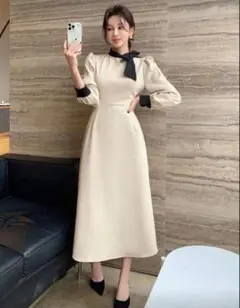 クリーム色リボン付きパフスリーブドレス