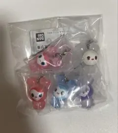 ガチャ　TWICE めじるしアクセサリー 5つセット