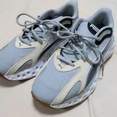 Puma グレー スニーカー