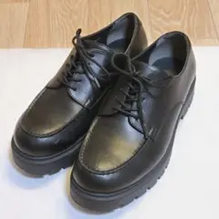 GU ジーユー　チャンキーソールUチップシューズ　ブラック　25.0