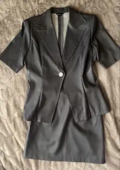 【美品】【夏用】【売り切りの為ラストお値下げ】グレー 半袖袖スーツ スカート付き