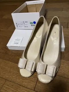 ダイアナDIANAウェルフィット24cmパンプス ウェッジローヒール アイボリー