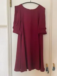 結婚式　お呼ばれワンピース　膝丈　赤