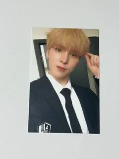 ATEEZ チェキ ユノ ユンホ Polaroid EP.1 MOVEMENT - メルカリ