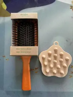 AVEDA レギュラーサイズと 頭皮マッサージ ギフト2点セット