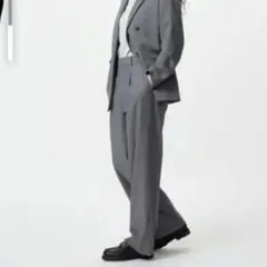 新品未使用　UNIQLO　ユニクロ　　タックワイドパンツ　グレー★