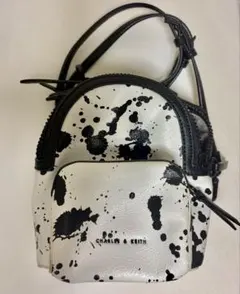 Charles & Keith ペイント柄 ミニショルダーバッグのサムネイル