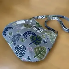 丸いショルダーバッグ、斜め掛けバッグ、20cmファスナーポケット、ハンドメイド