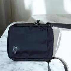 lululemon ブラック ショルダーバッグ